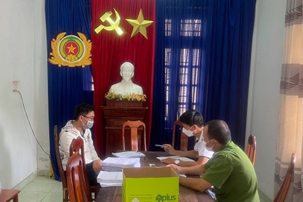 Quảng Nam: Phá đường dây mua bán, làm giả giấy tờ, bằng cấp quy mô lớn - Anh 1