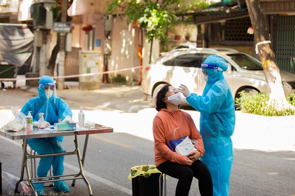 Ngày 8.9, Hà Nội ghi nhận 41 ca dương tính, tăng cường tiêm chủng 3 vùng - Anh 1