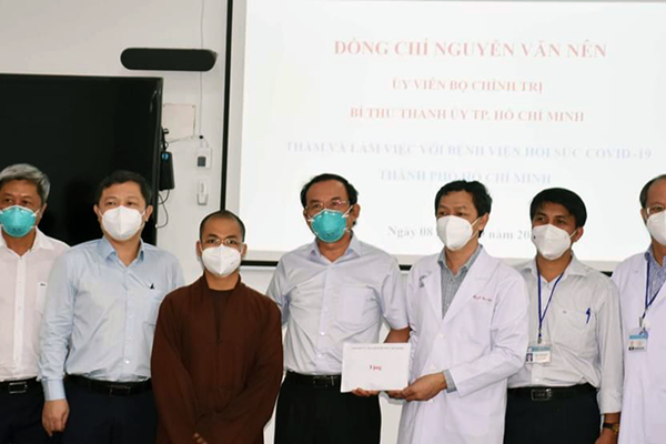 Mong những“chiến sĩ áo trắng” luôn giữ vững tinh thần chiến đấu để chiến thắng dịch Covid-19 - Anh 3