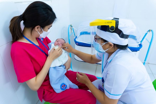 Có những tình nguyện viên làm “mẹ bỉm sữa” như thế - Anh 1