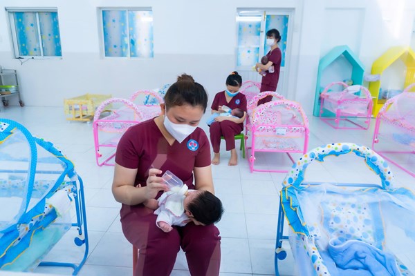 Có những tình nguyện viên làm “mẹ bỉm sữa” như thế - Anh 2