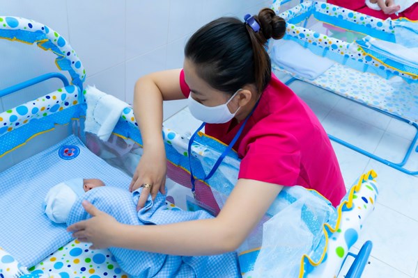Có những tình nguyện viên làm “mẹ bỉm sữa” như thế - Anh 3