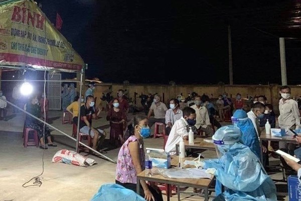 Quảng Nam yêu cầu xét nghiệm 7000 lao động Công ty Giày Rieker - Anh 2