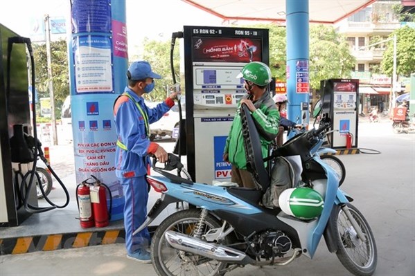 Xăng dầu đồng loạt tăng giá, RON95 lên 21.397 đồng/lít - Anh 1
