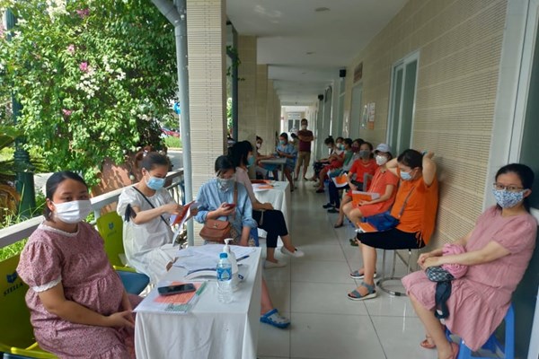 Hà Nội: Hơn 1000 sản phụ mang thai trên 13 tuần được tiêm vắc xin - Anh 1