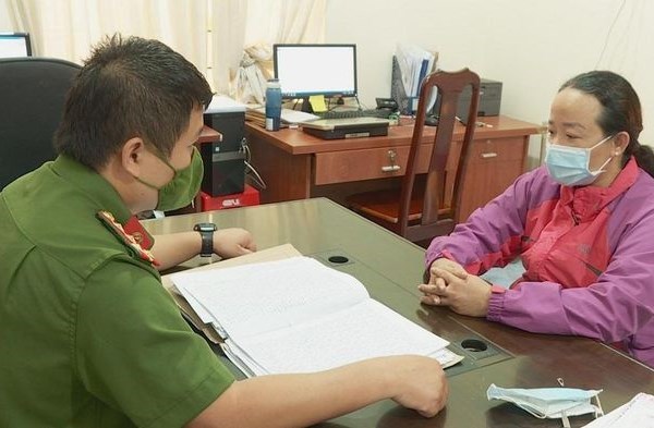 Đắk Lắk: Vợ mua ma túy đá nhét xe máy rồi báo công an bắt chồng cũ để trả thù - Anh 1