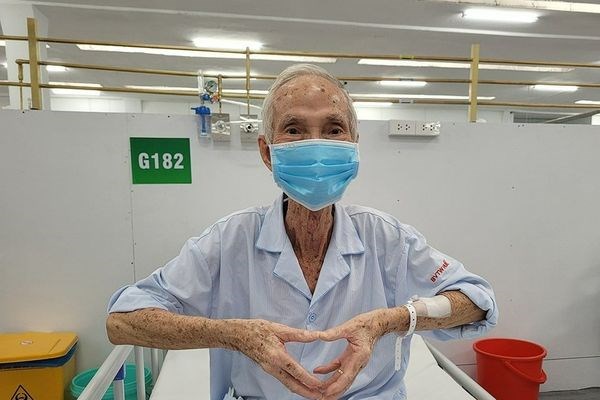 Giảm bệnh nhân Covid -19 tử vong: Đường về nhà không còn xa... - Anh 1