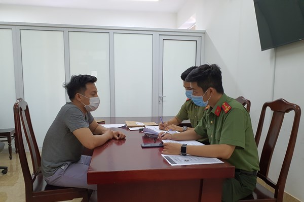 Giả rao bán khẩu trang, lừa đảo chiếm đoạt tiền của hàng trăm người - Anh 1