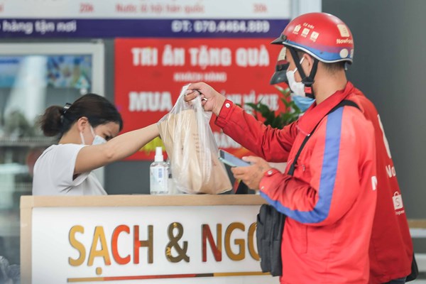 Hà Nội: Điều kiện để quán ăn, cửa hàng văn phòng phẩm, điện tử... được mở cửa  từ 12h ngày 16.9 - Anh 1