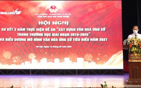 Tăng cường xây dựng văn hóa ứng xử trong trường học, gia đình và xã hội - Anh 1