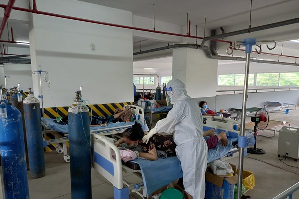 Tập trung năng lực điều trị cho bệnh nhân Covid-19 ở tầng 2 - Anh 1