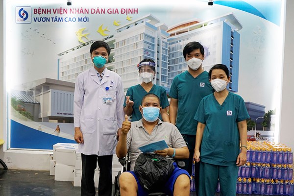 Ngày càng nhiều bệnh nhân Covid-19 nặng và nguy kịch được chữa khỏi bệnh - Anh 2