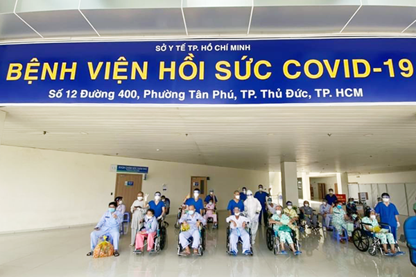 Ngày càng nhiều bệnh nhân Covid-19 nặng và nguy kịch được chữa khỏi bệnh - Anh 1