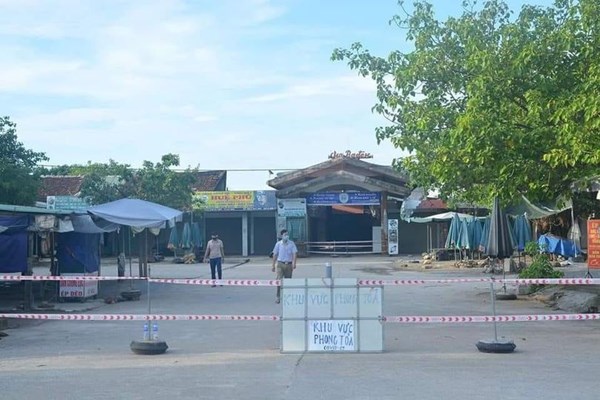 Quảng Bình: Phong tỏa chợ Ba Đồn vì xuất hiện 3 ca mắc Covid-19 - Anh 1
