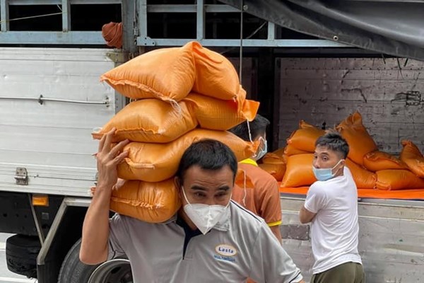 Hoạt động từ thiện và văn hóa ứng xử của nghệ sĩ (Bài 1): Để ngôi sao to nhất không còn là... 