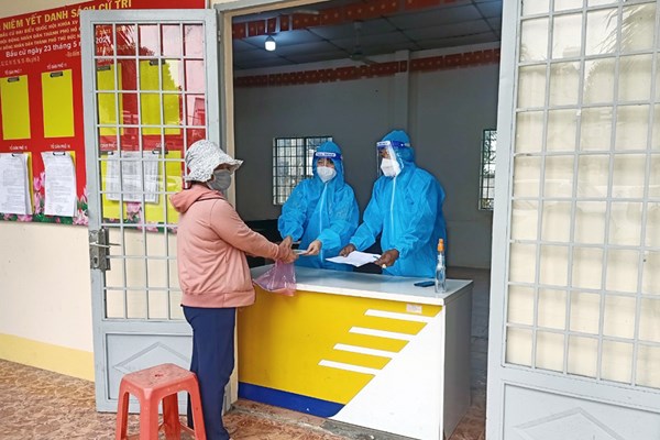 TP.HCM: Chi hơn 7.300 tỷ đồng hỗ trợ 4 nhóm đối tượng khó khăn trong đợt ba - Anh 2