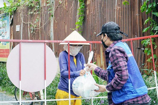 TP.HCM: Chi hơn 7.300 tỷ đồng hỗ trợ 4 nhóm đối tượng khó khăn trong đợt ba - Anh 3