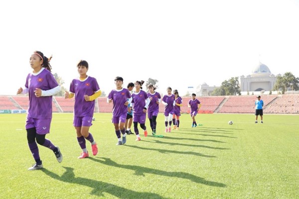 HLV Mai Đức Chung: “Tầm vóc cầu thủ Việt Nam tuy nhỏ bé nhưng ý chí lại rất lớn” - Anh 1