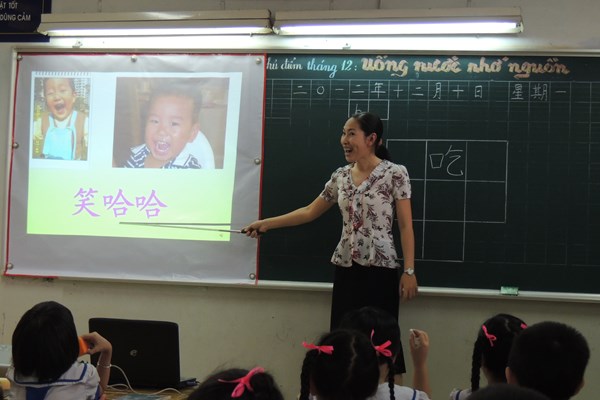 Giáo viên dạy tiếng dân tộc thiểu số: Thiếu về số lượng, không đều về chất lượng - Anh 1