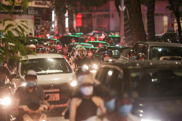“Cách người ta đối xử với nhau đã làm tôi gục ngã” - Anh 1