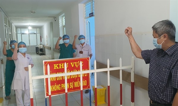 Thủ tướng yêu cầu khen thưởng kịp thời tập thể, cá nhân trong phòng, chống Covid-19 - Anh 1