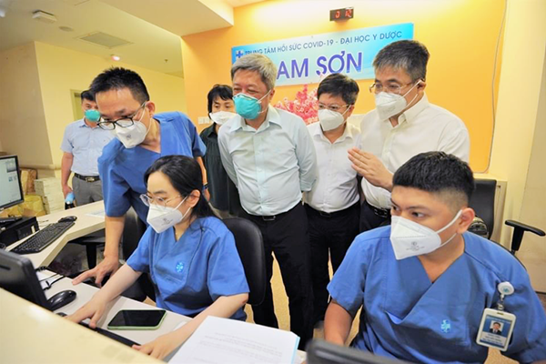 Dốc toàn lực cứu các bệnh nhân Covid-19 nặng - Anh 1