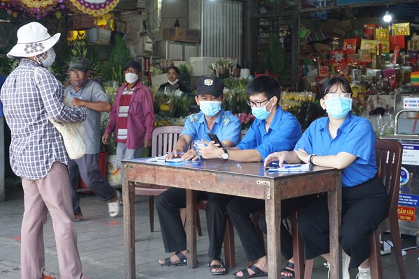 “Thẻ kiểm soát dịch bệnh” góp phần phòng dịch hiệu quả - Anh 2