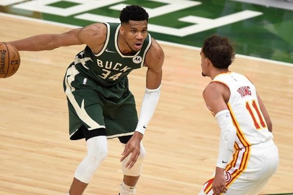 Huyền thoại NBA kêu gọi cấm thi đấu các VĐV không tiêm phòng - Anh 1