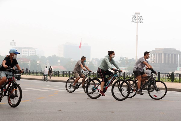 Người dân Hà Nội háo hức được đi tập thể dục, thể thao - Anh 10