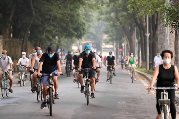 Người dân Hà Nội háo hức được đi tập thể dục, thể thao - Anh 11