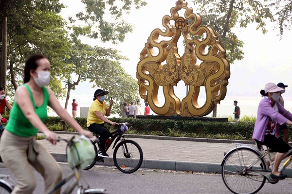 Người dân Hà Nội háo hức được đi tập thể dục, thể thao - Anh 14