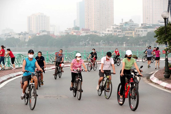 Người dân Hà Nội háo hức được đi tập thể dục, thể thao - Anh 4