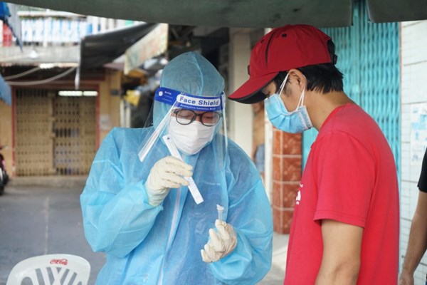 Về việc cấp mã số cho người có kết quả test nhanh kháng nguyên dương tính tại TP.HCM: Bộ Y tế đề nghị Sở Y tế TP.HCM giải trình, rút kinh nghiệm... - Anh 1