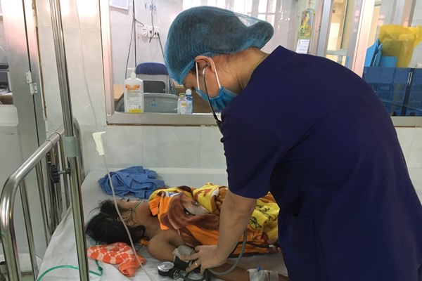 Quảng Bình: Ba chị em ruột bị ngộ độc sau khi ăn nấm lạ - Anh 1