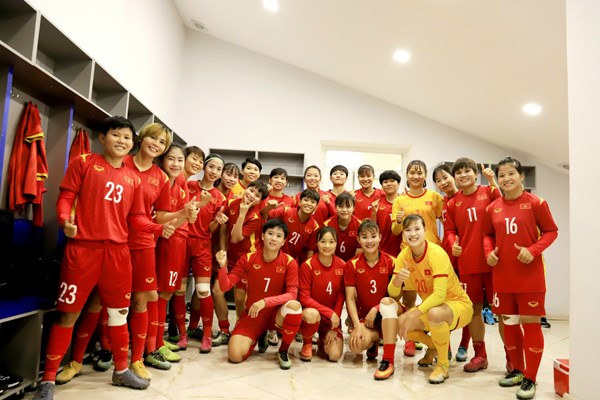 Tuyển nữ Việt Nam lên đường về nước sau chiến dịch vòng loại Asian Cup 2022 - Anh 1