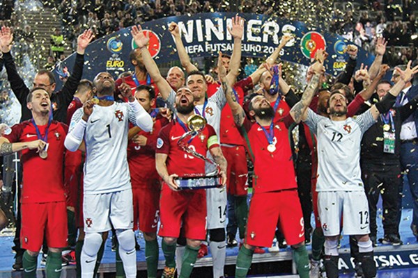 Tuyển Futsal Bồ Đào Nha vô địch World Cup 2021 - Anh 1