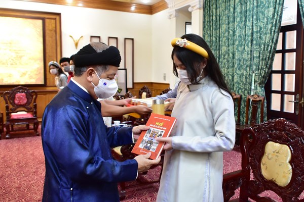 Xây dựng thương hiệu “Huế - Kinh đô Áo dài Việt Nam”: Cần có sự hưởng ứng tích cực của cộng đồng - Anh 1
