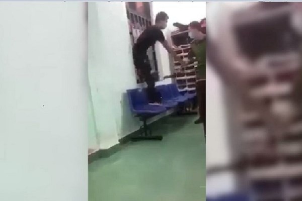 Công an Quảng Nam thông tin về clip có nội dung công an phường dí roi điện vào người dân - Anh 1