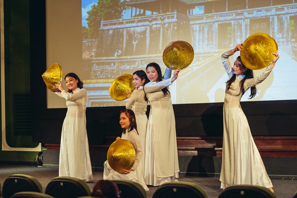 Khai mạc Chương trình Phim Việt Nam tại Warszawa - Anh 2