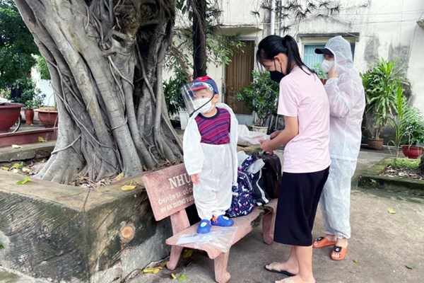 Hai chuyến tàu đưa công dân Quảng Bình về quê - Anh 8