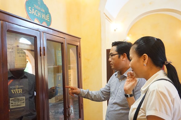 Xây dựng, quản lý và khai thác Tủ sách Huế - Anh 2