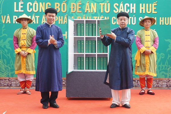 Xây dựng, quản lý và khai thác Tủ sách Huế - Anh 1