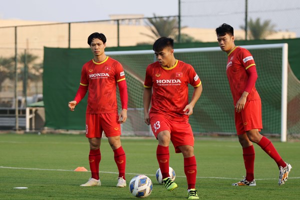 Tuyển Việt Nam có buổi tập cuối tại UAE trước khi sang Oman - Anh 1