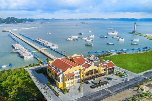 Hạ Long: Thí điểm tổ chức dịch vụ ăn uống trên tàu du lịch - Anh 1