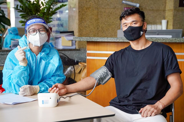 Các diễn viên, người mẫu, cầu thủ nổi tiếng tham gia hiến máu - Anh 2