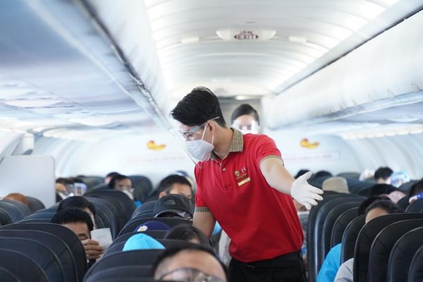 Đường bay nối lại trong sự hân hoan của người dân về một phương tiện an toàn - Anh 6