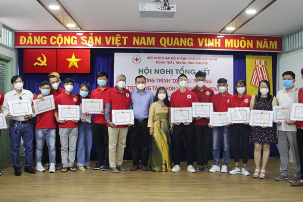 Trên 2.800 bình “Oxy yêu thương” hỗ trợ điều trị bệnh nhân Covid-19 - Anh 2