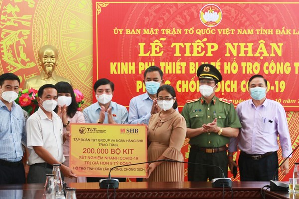 Tổng Thư ký Quốc hội dự Lễ trao thiết bị y tế phòng, chống Covid-19 - Anh 2