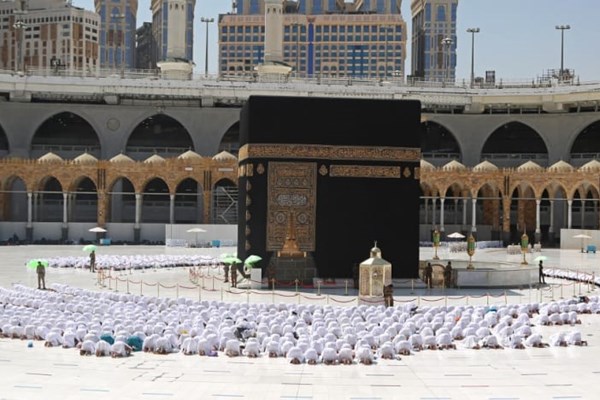 Thánh địa Mecca xóa bỏ giãn cách xã hội - Anh 1