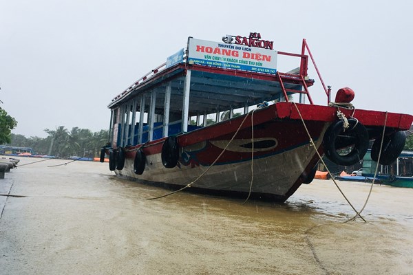 Quảng Nam: Mưa gió dần ngớt, lũ trên các sông xuống chậm - Anh 1